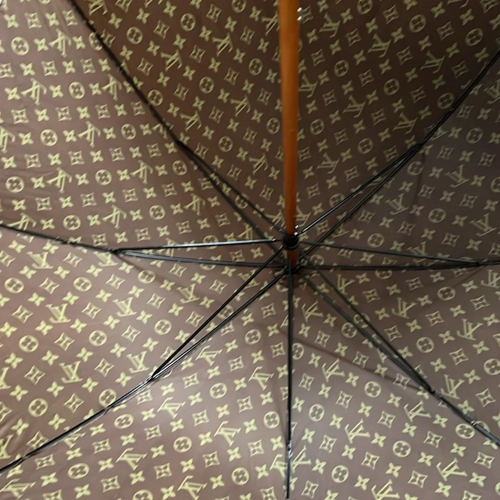 Louis Vuitton Monogram Umbrella - Picture 8 of 9